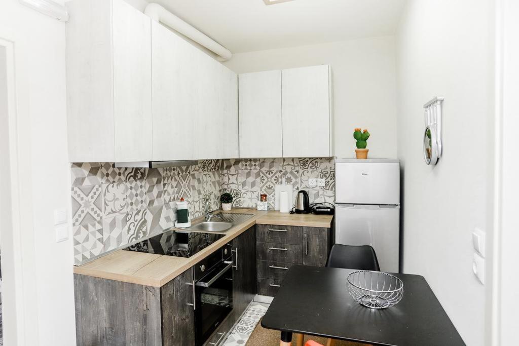 Knl Luxury Apartment By Homebrain อเล็กซานโดรโพลิส ภายนอก รูปภาพ