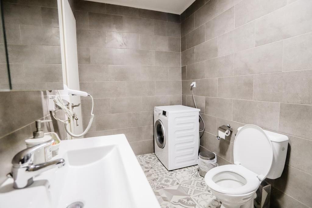 Knl Luxury Apartment By Homebrain อเล็กซานโดรโพลิส ภายนอก รูปภาพ