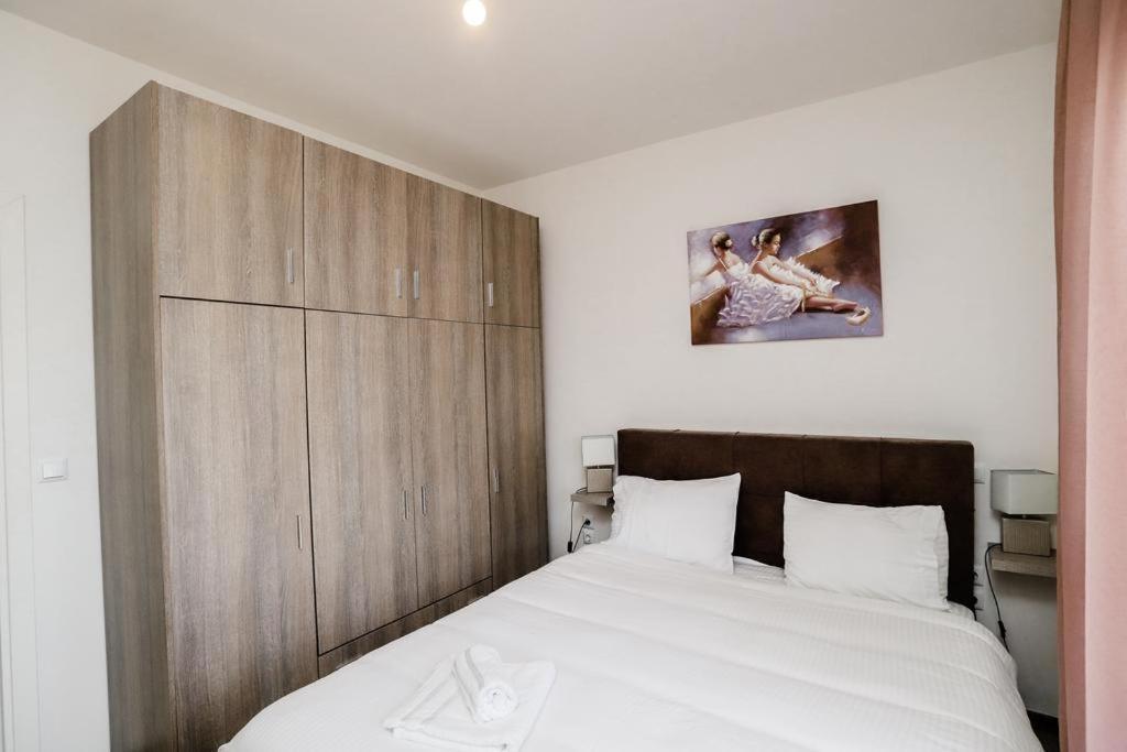 Knl Luxury Apartment By Homebrain อเล็กซานโดรโพลิส ภายนอก รูปภาพ